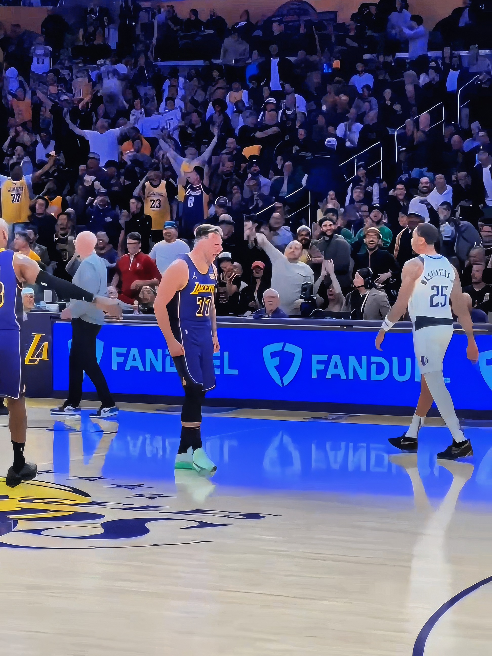 包含东契奇重要时刻出色防守，中国队带队取胜！全场沸腾不已的词条-爱游戏平台